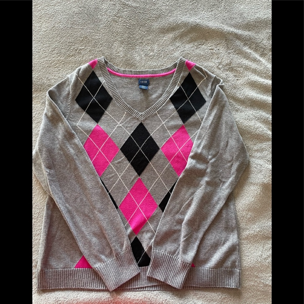 IZOD Sweater Pink & black Diamonds on grey. V neck long sleeve